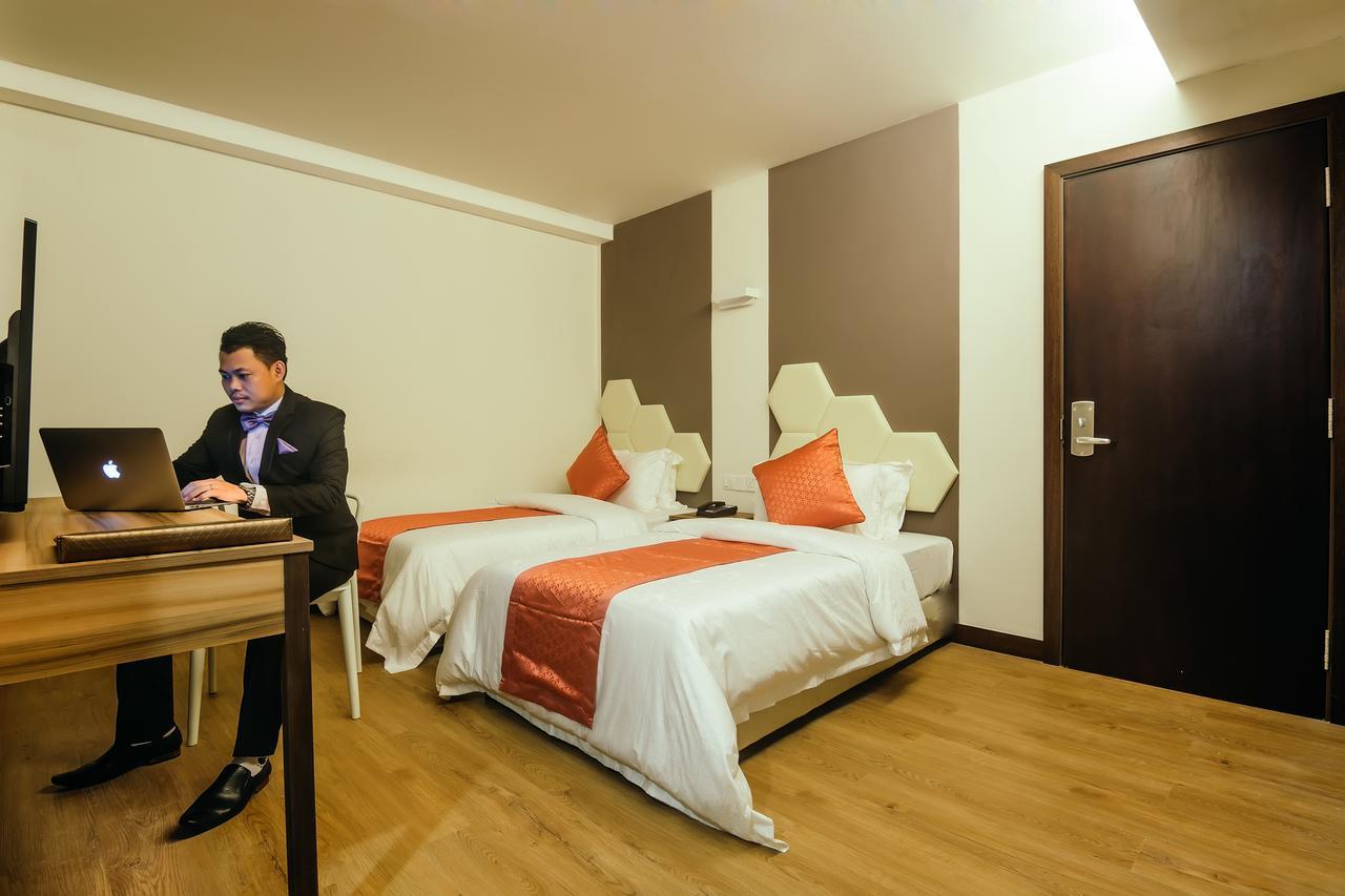 Memoire Hornbill Hotel Kuching Extérieur photo