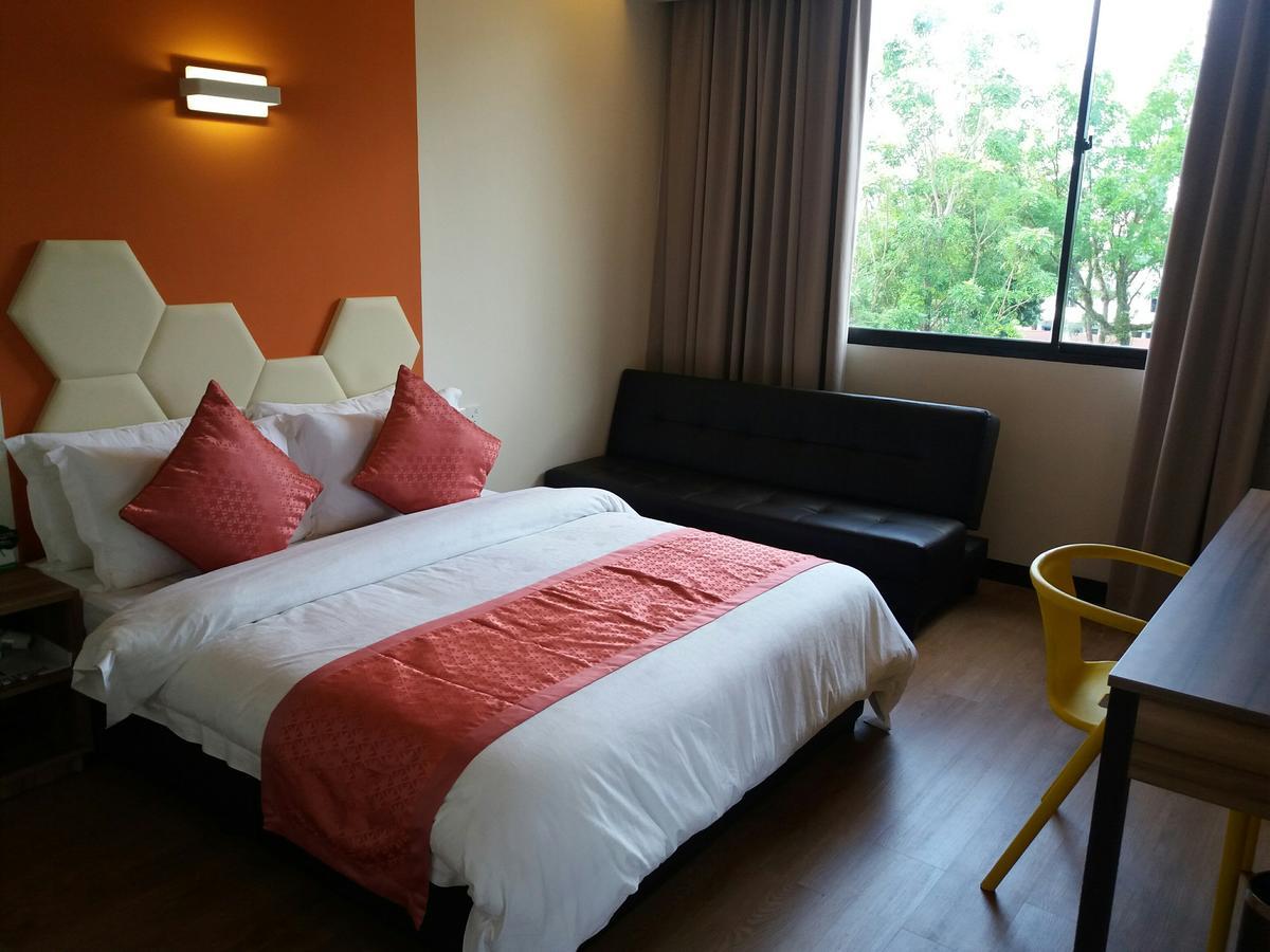 Memoire Hornbill Hotel Kuching Extérieur photo