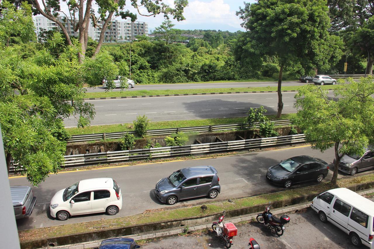 Memoire Hornbill Hotel Kuching Extérieur photo