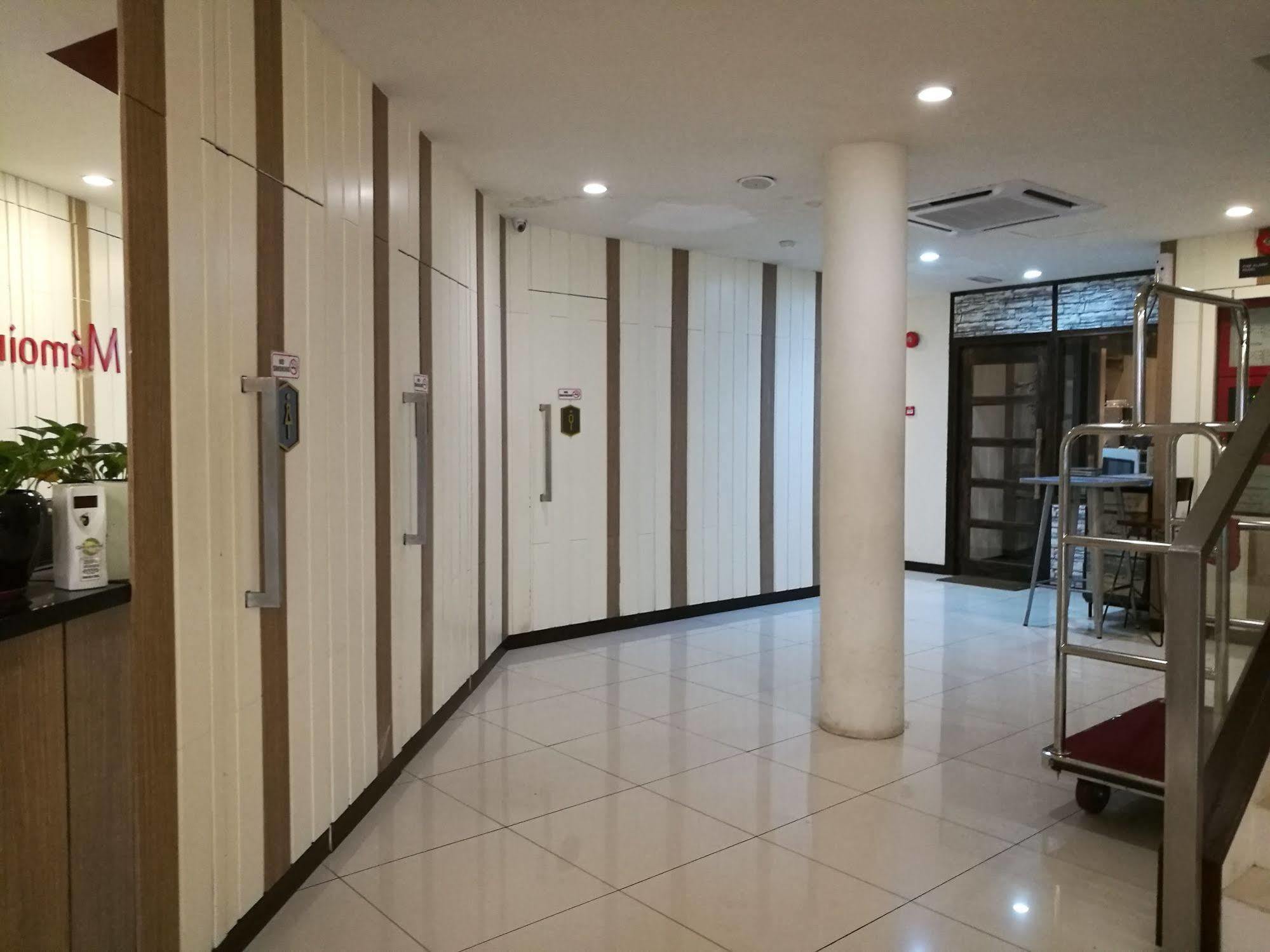 Memoire Hornbill Hotel Kuching Extérieur photo