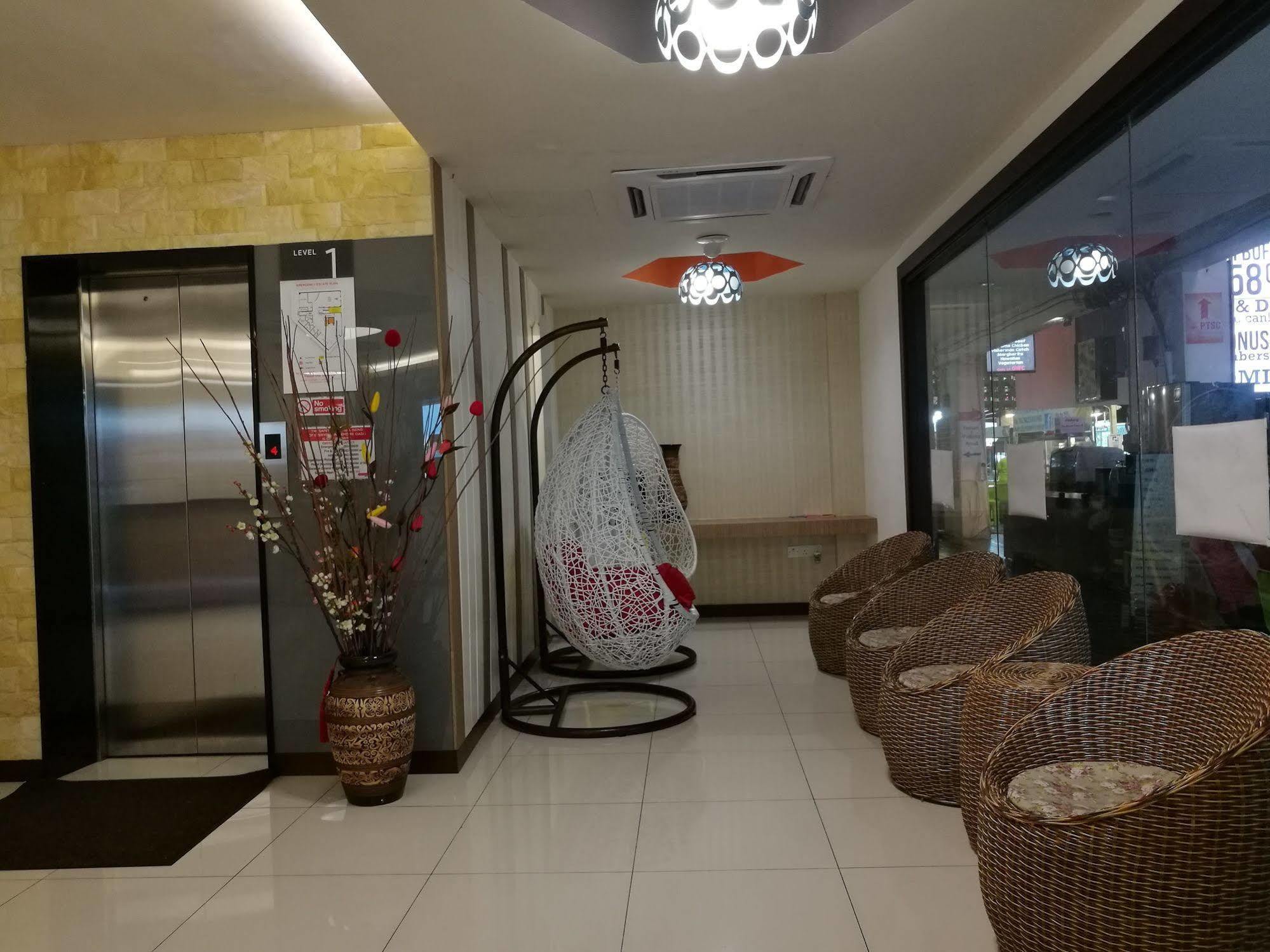 Memoire Hornbill Hotel Kuching Extérieur photo