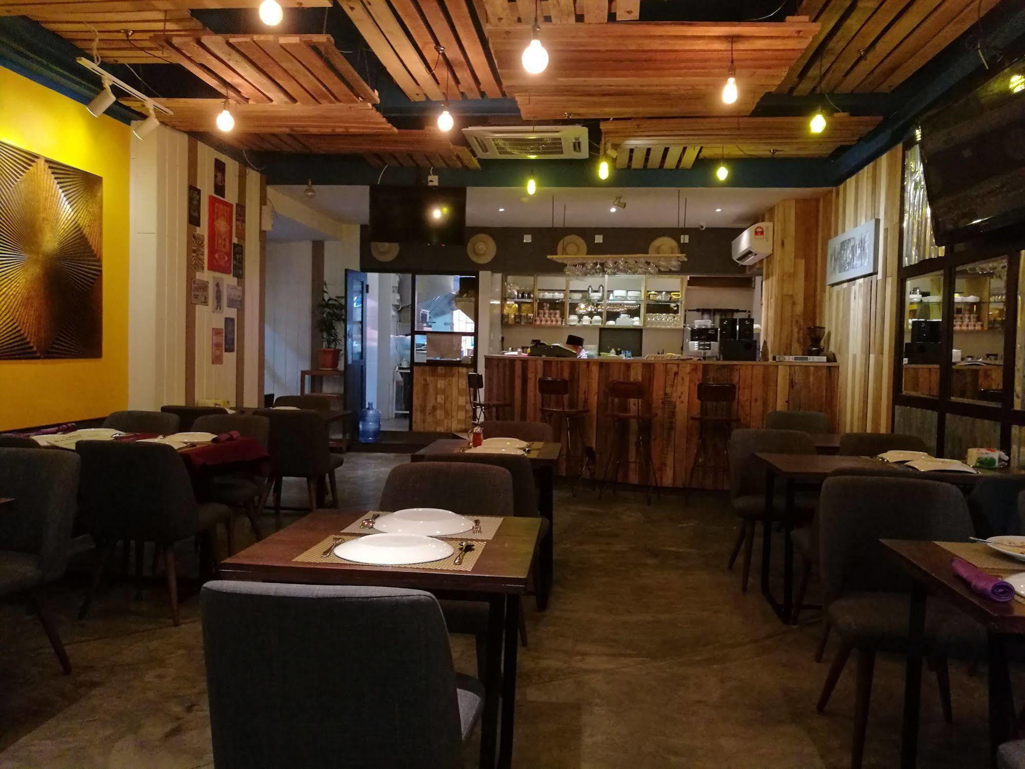 Memoire Hornbill Hotel Kuching Extérieur photo