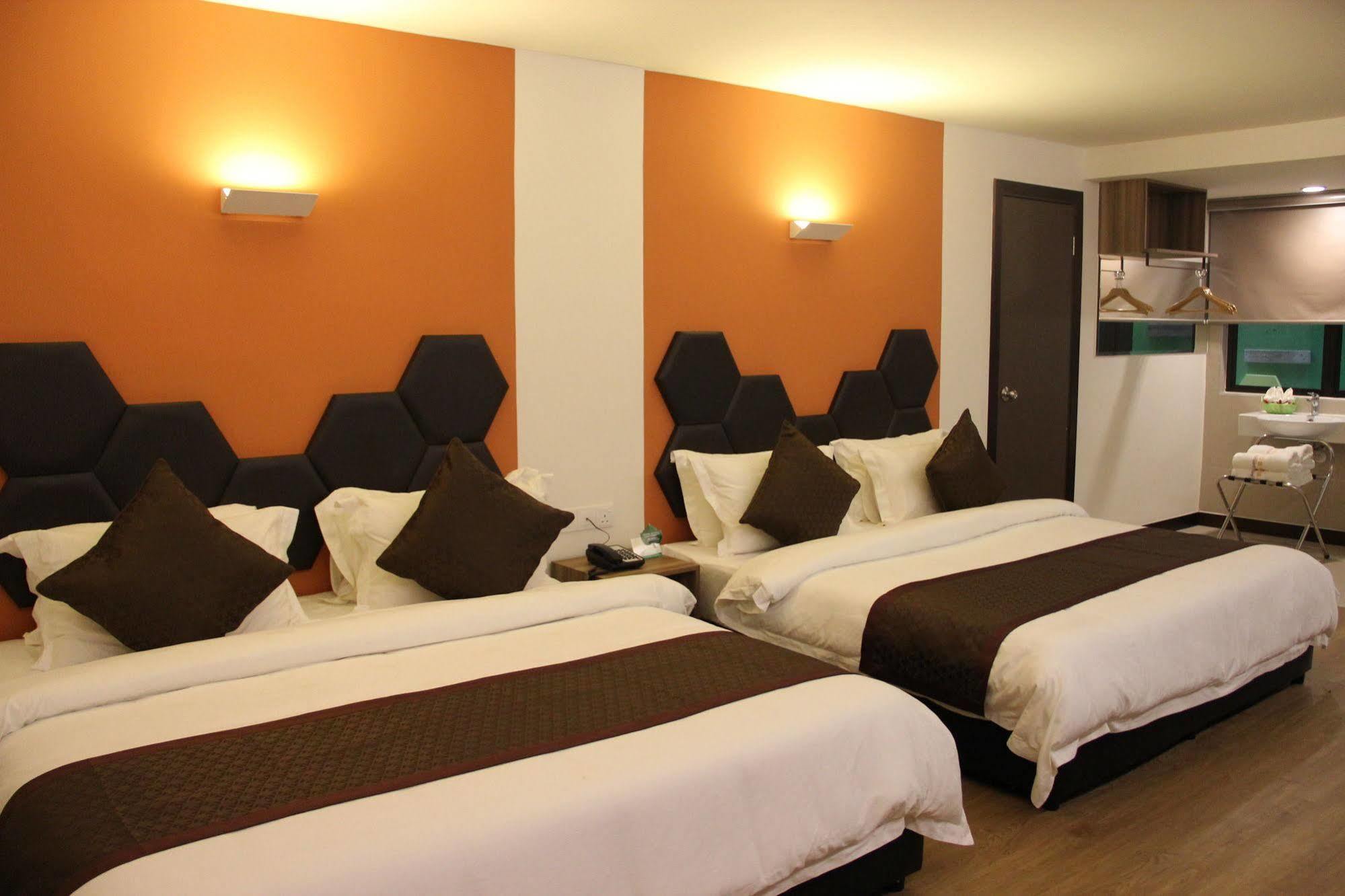 Memoire Hornbill Hotel Kuching Extérieur photo