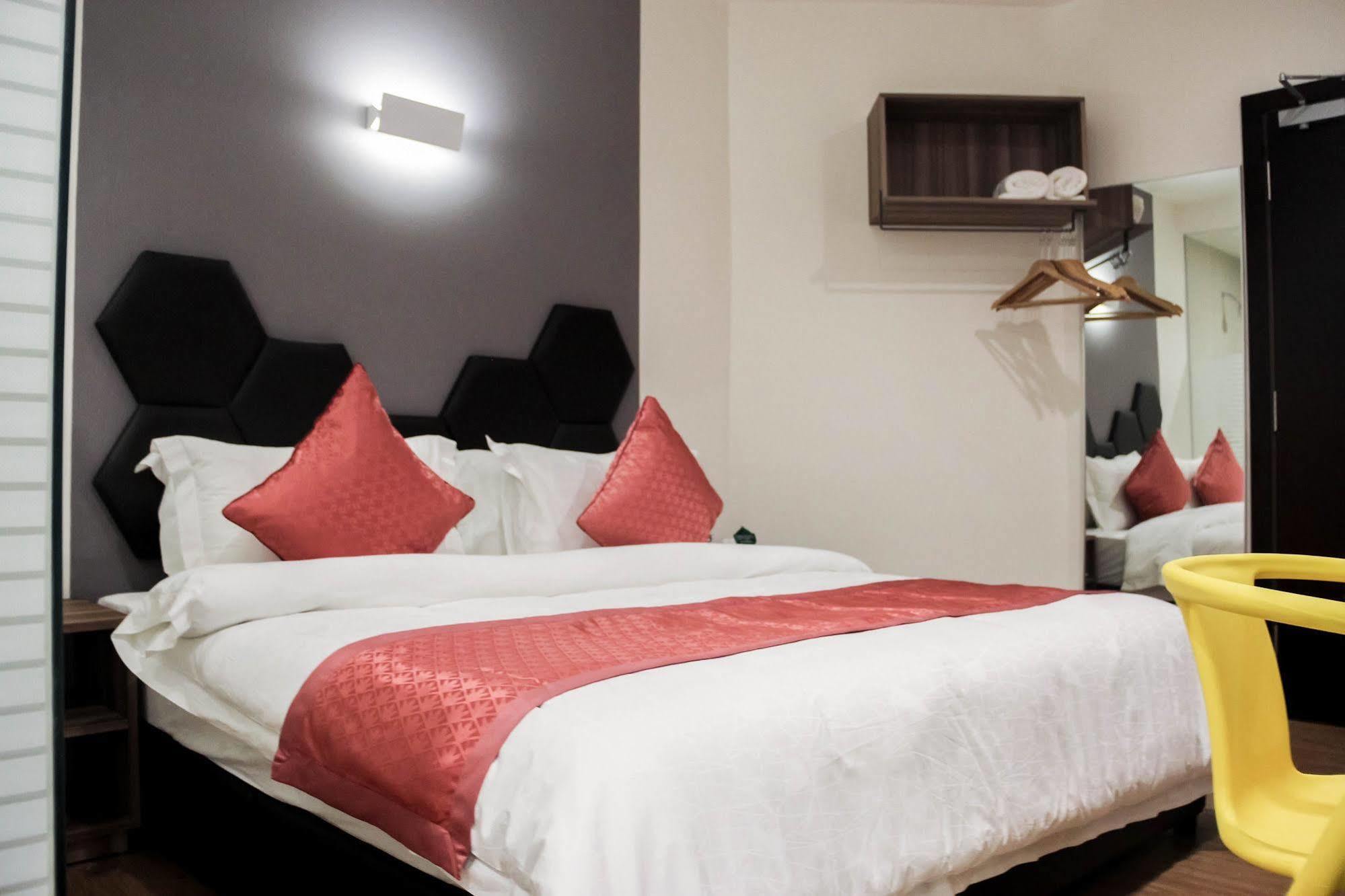 Memoire Hornbill Hotel Kuching Extérieur photo