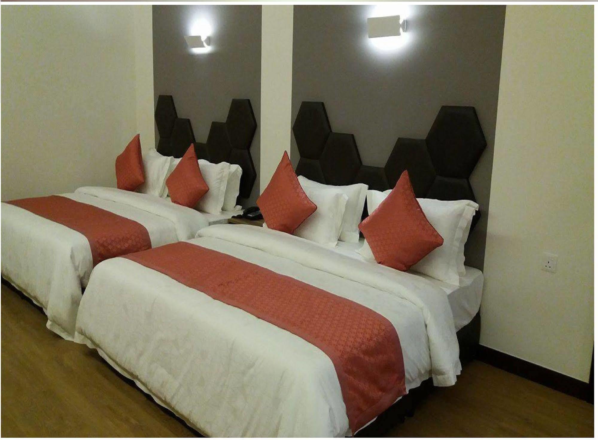 Memoire Hornbill Hotel Kuching Extérieur photo