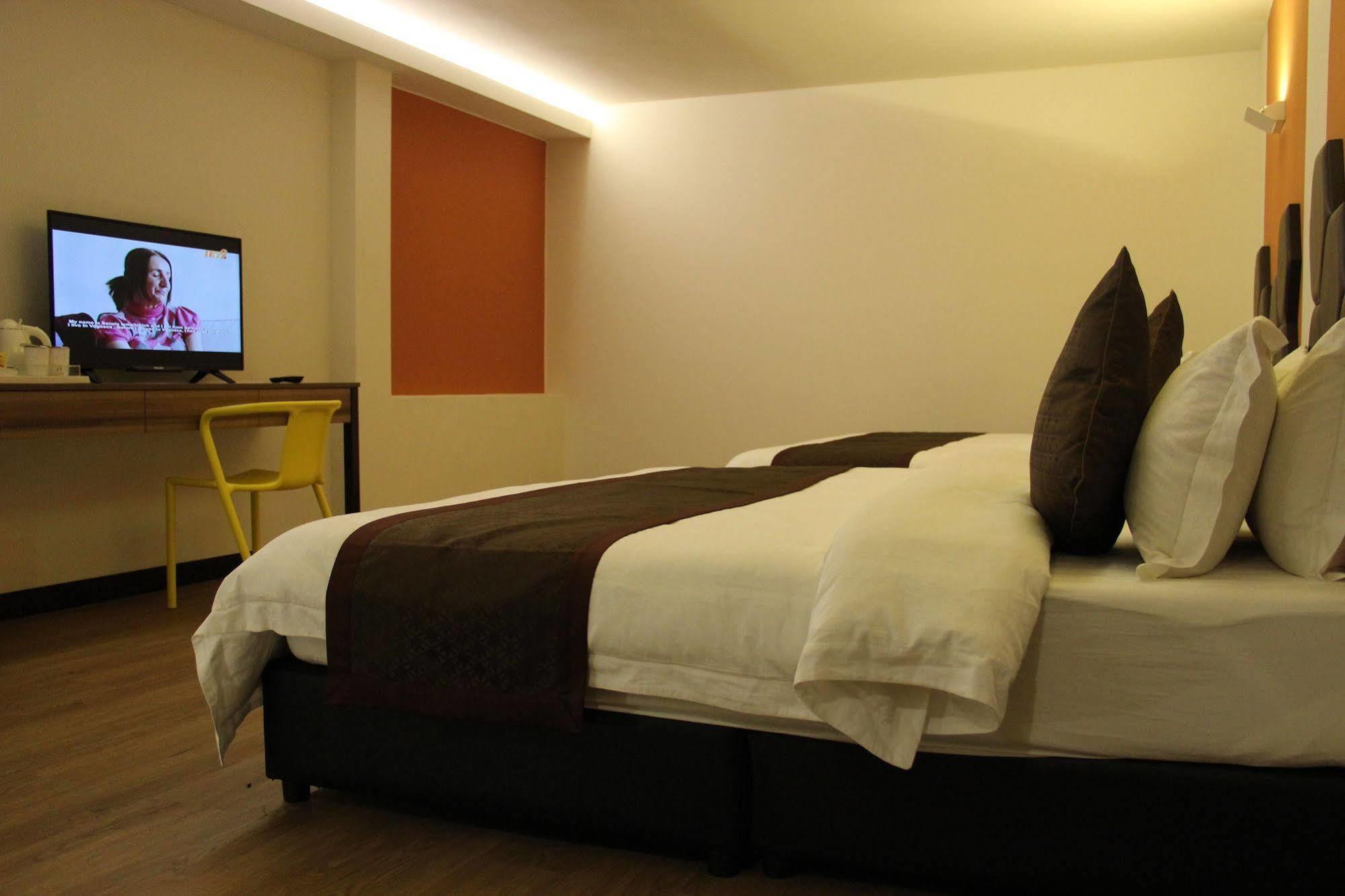 Memoire Hornbill Hotel Kuching Extérieur photo