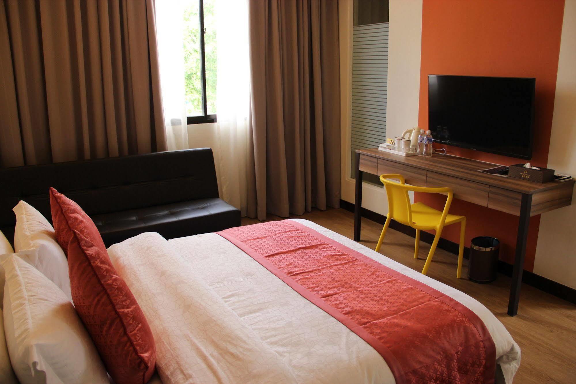 Memoire Hornbill Hotel Kuching Extérieur photo