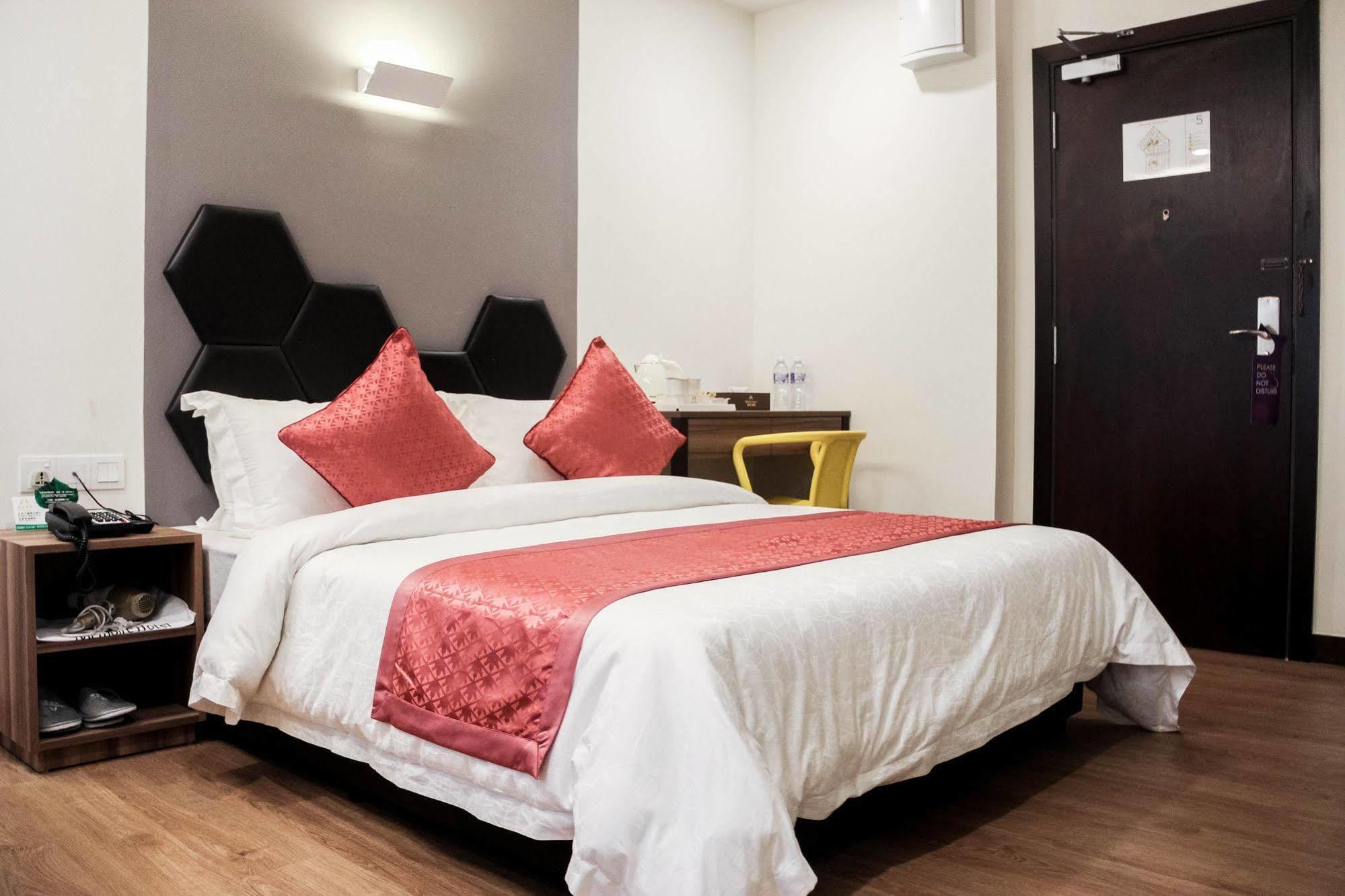 Memoire Hornbill Hotel Kuching Extérieur photo
