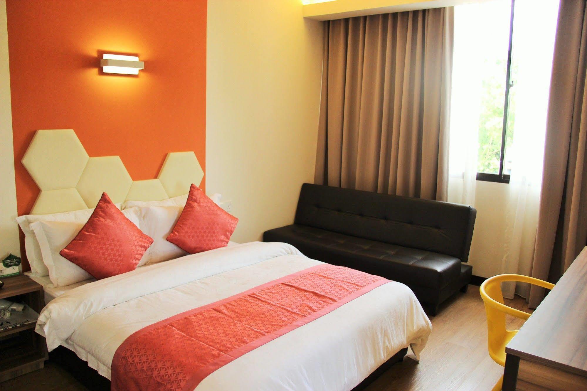 Memoire Hornbill Hotel Kuching Extérieur photo